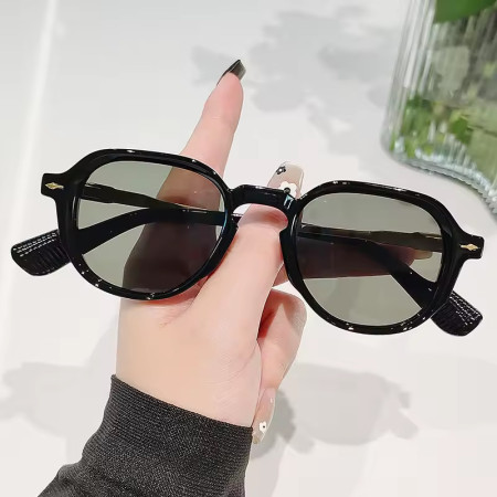 Retro Men Women Rivet Square Frame Ultraviolet Protection Sun Glasses - Green Glass colour